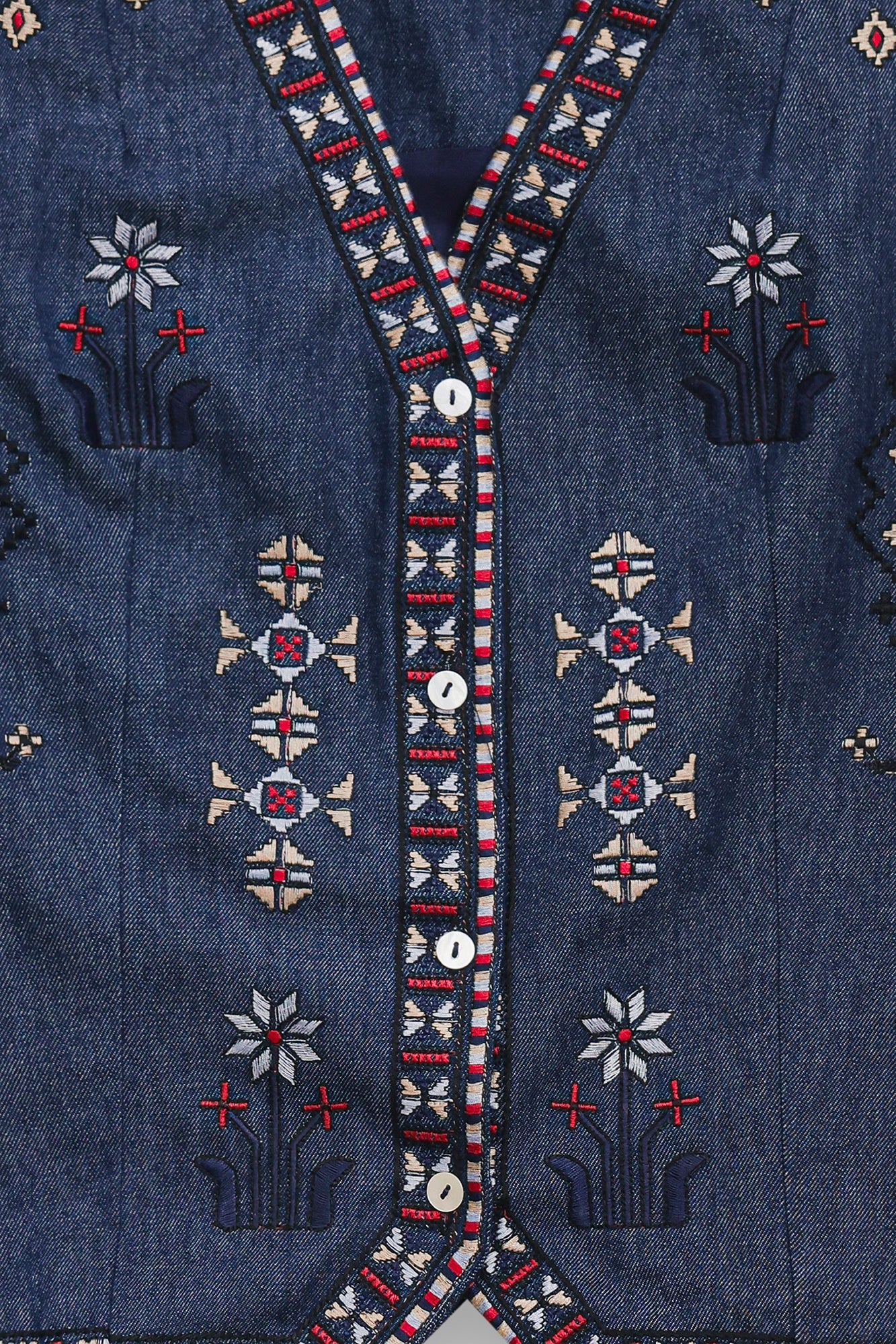 EMBROIDERED TOP (E1022/101/621)