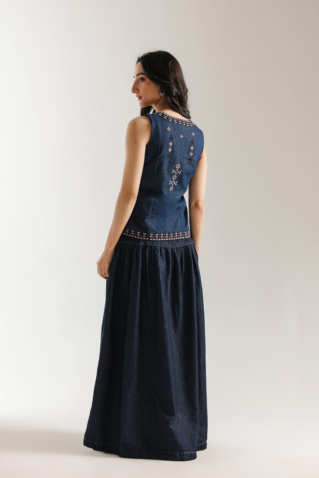 EMBROIDERED TOP (E1022/101/621)