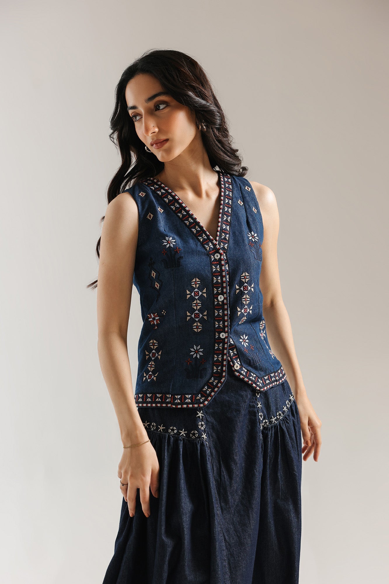 EMBROIDERED TOP (E1022/101/621)
