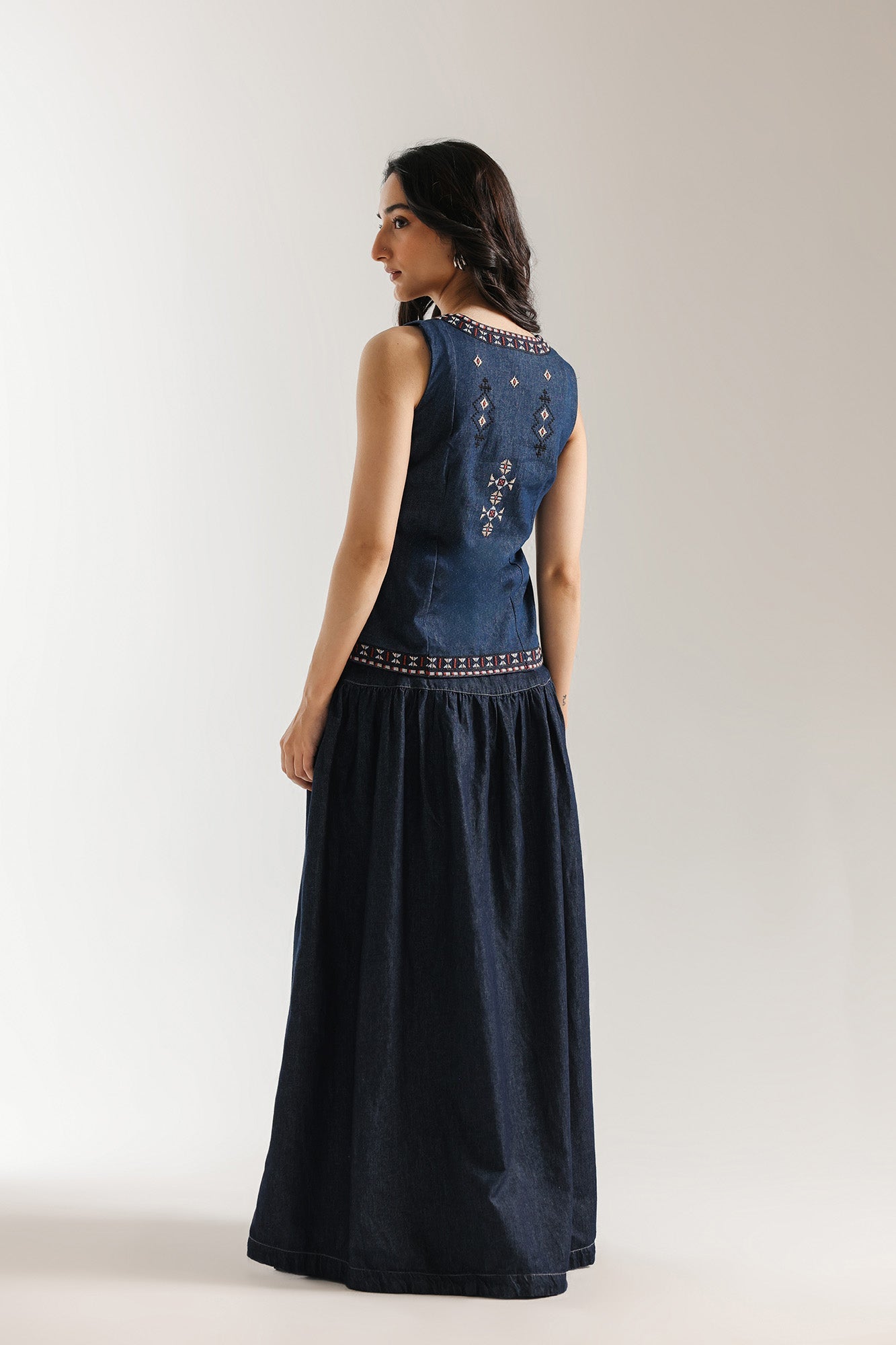 EMBROIDERED SKIRT (E1038/101/906)
