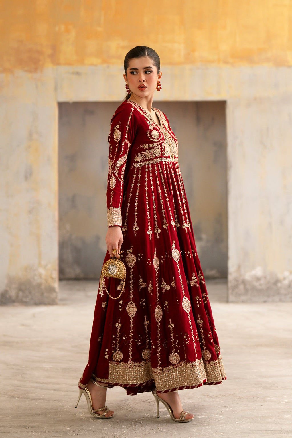 EMBROIDERED PISHWAS (E1056/104/416)