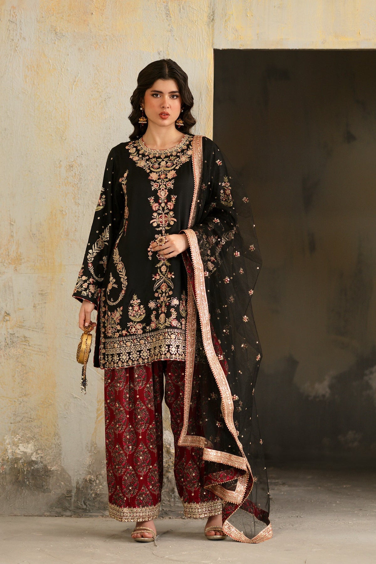 EMBROIDERED SUIT (E1062/104/902)