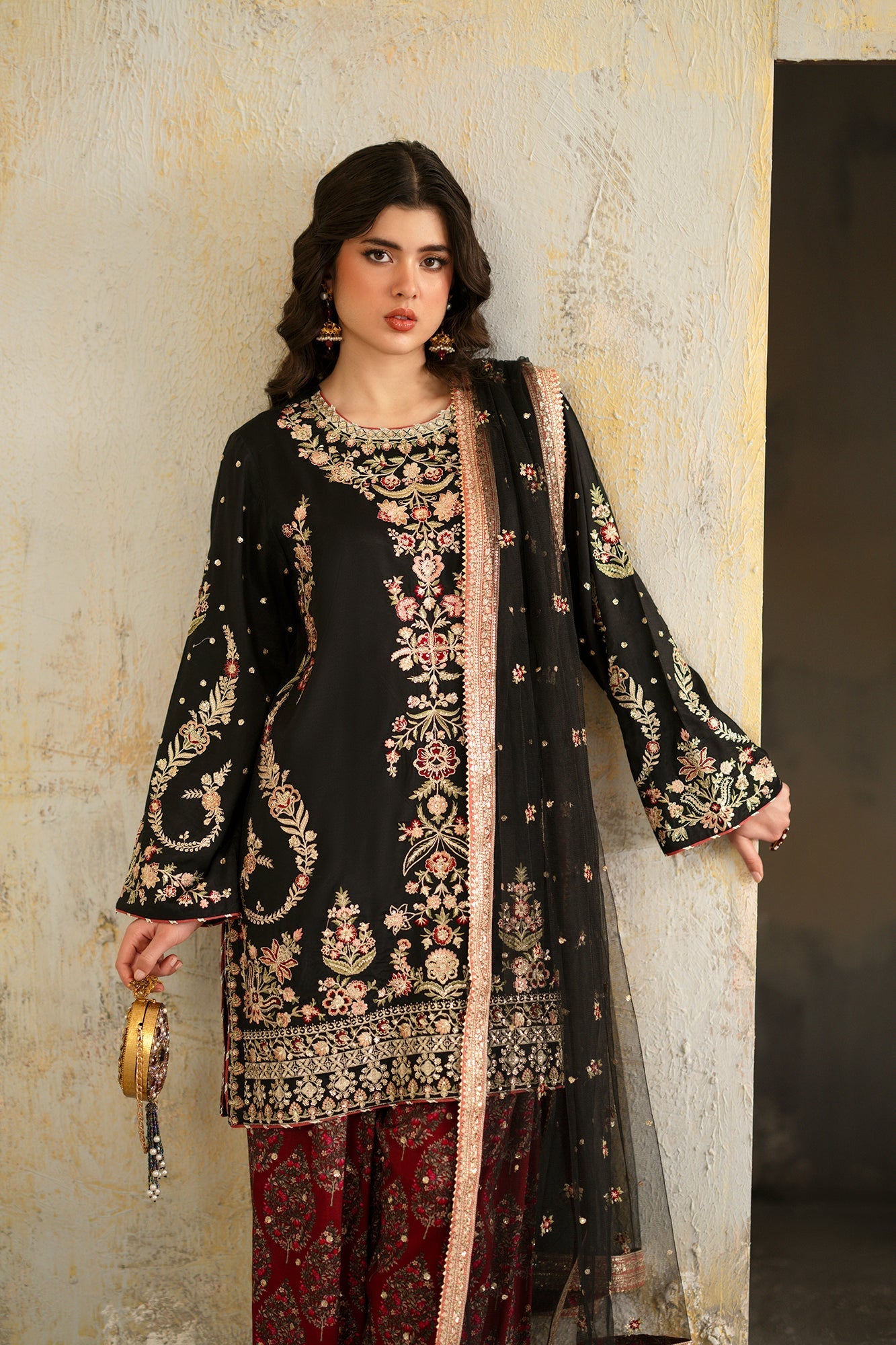 EMBROIDERED SUIT (E1062/104/902)