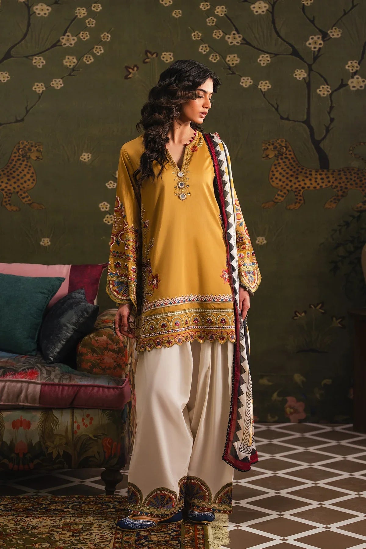 EMBROIDERED SUIT (E4016/103/218