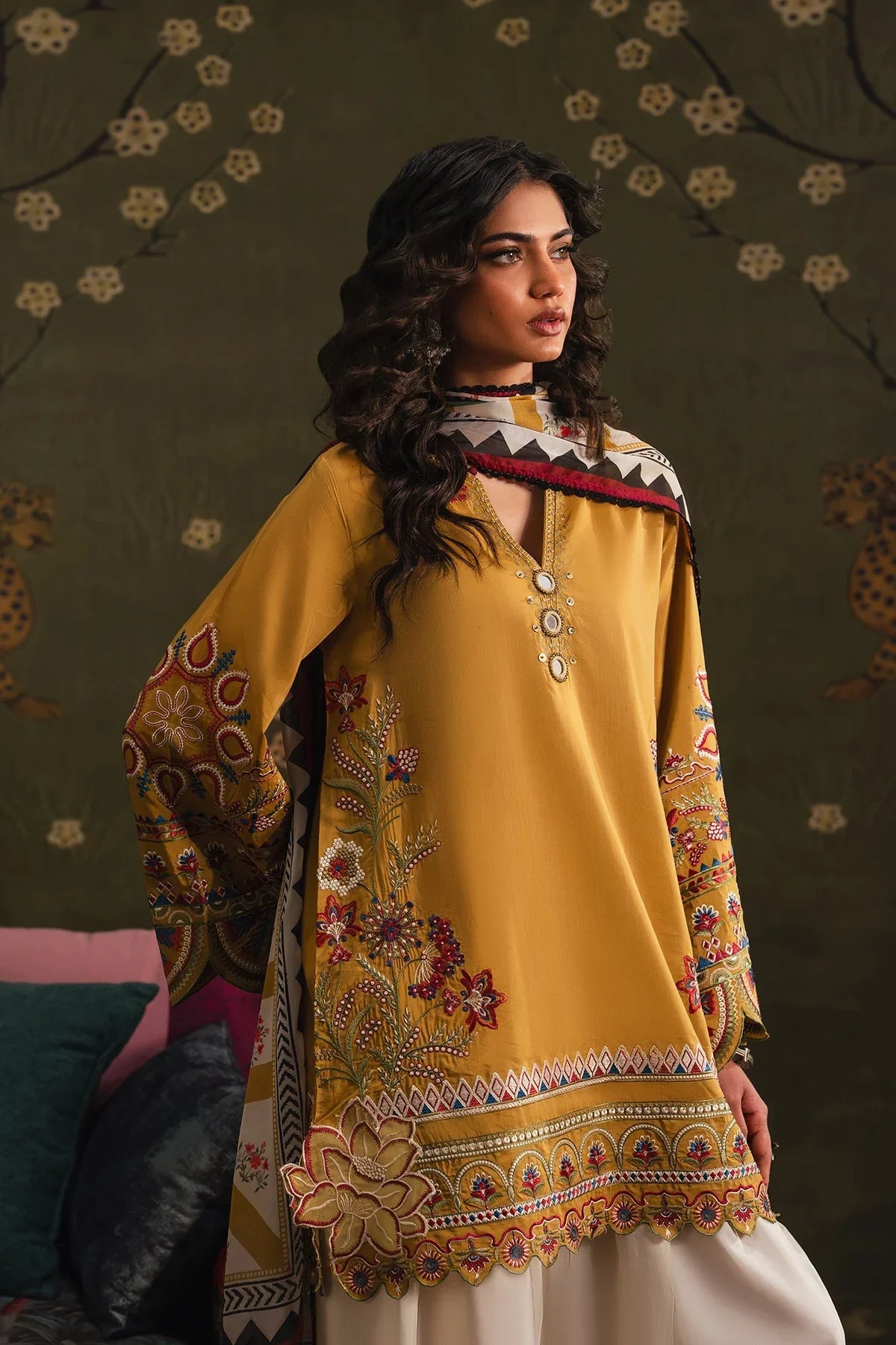EMBROIDERED SUIT (E4016/103/218