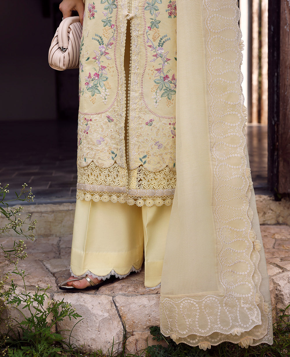 Embroidered Pret '25 - M-139
